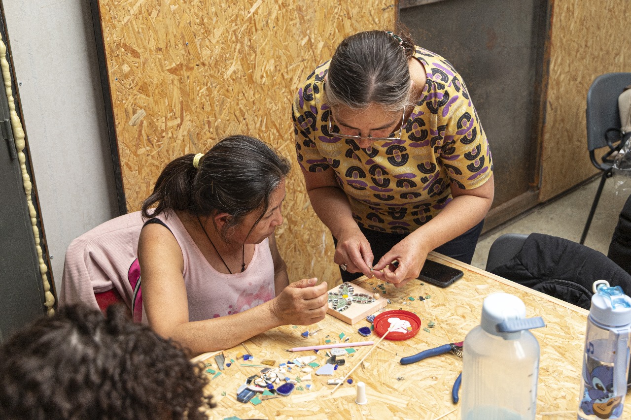 Se concretó la primera edición del Taller de Eco Mosaico con la reutilización de elementos reciclados