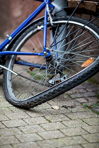 Por amenazar a un menor de edad y dañar una bicicleta tiene que cumplir reglas de conducta por el plazo de un año