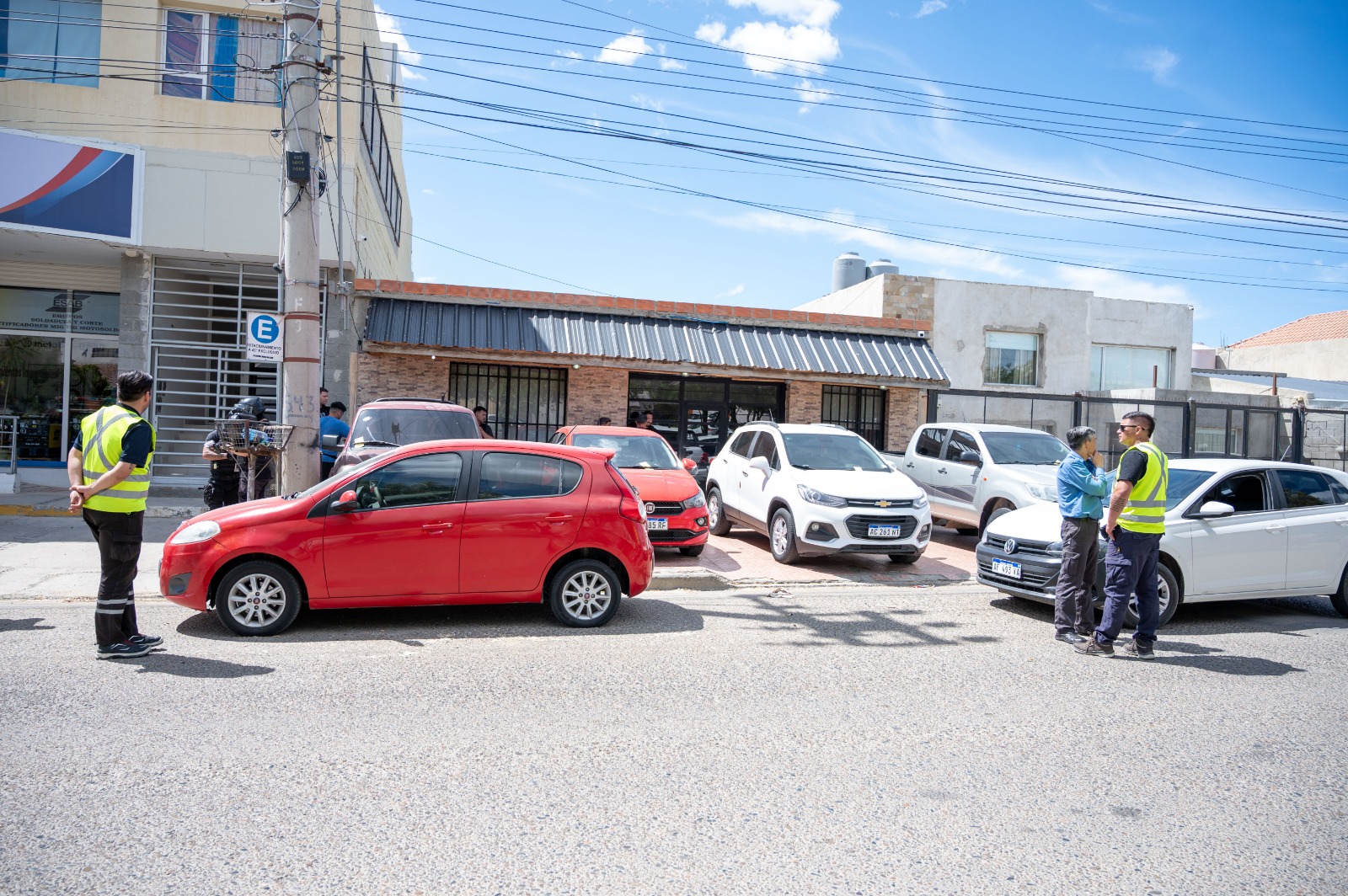 Dos agencias de venta de autos funcionaban sin habilitación comercial