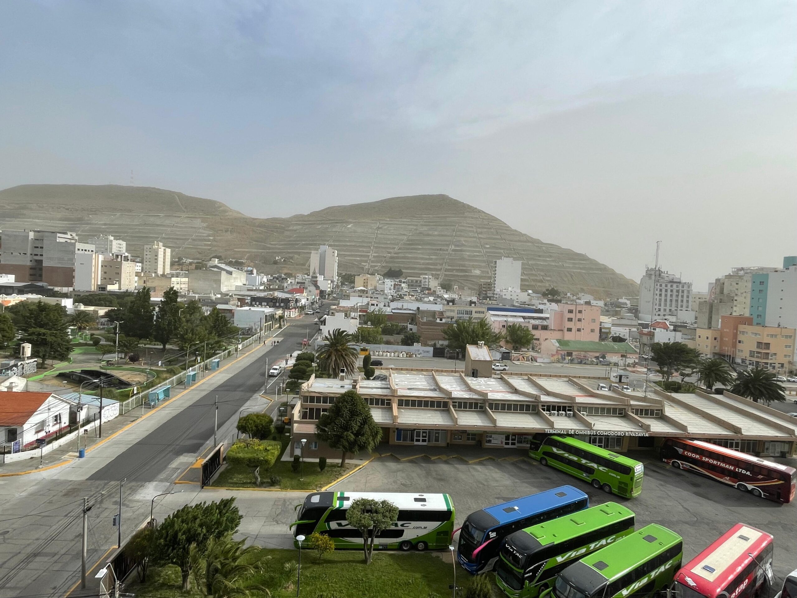 Alerta roja por viento en Comodoro: ráfagas superiores a 140 km/h y visibilidad reducida