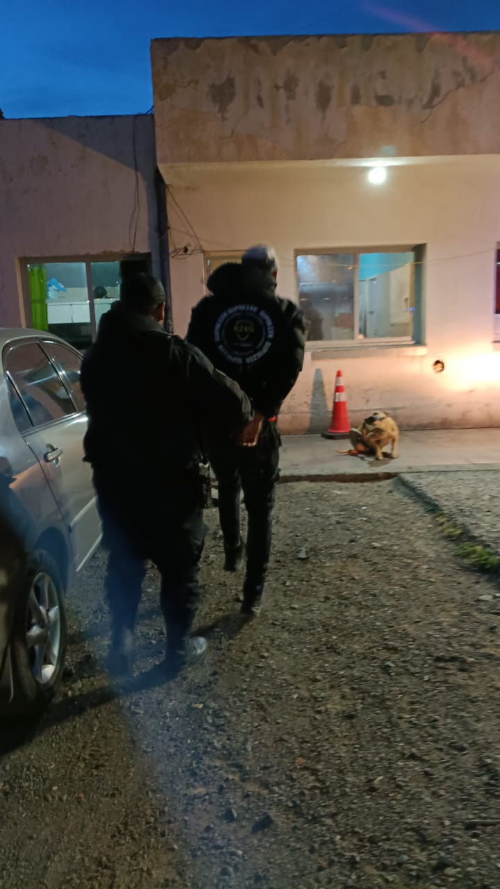 Intentaron robar en un local de la avenida Rivadavia y terminaron detenidos tras ser sorprendidos por la Policía