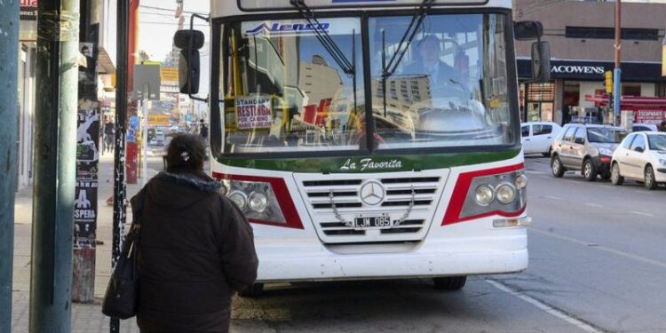 Gómez: “El Estado debe garantizar el lunes el transporte público con el menor costo posible para los usuarios”