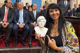 Lorena Villaverde afueraaaaaaa