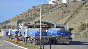 Lovecchio: “Pedimos información oficial certera por el retiro de YPF”