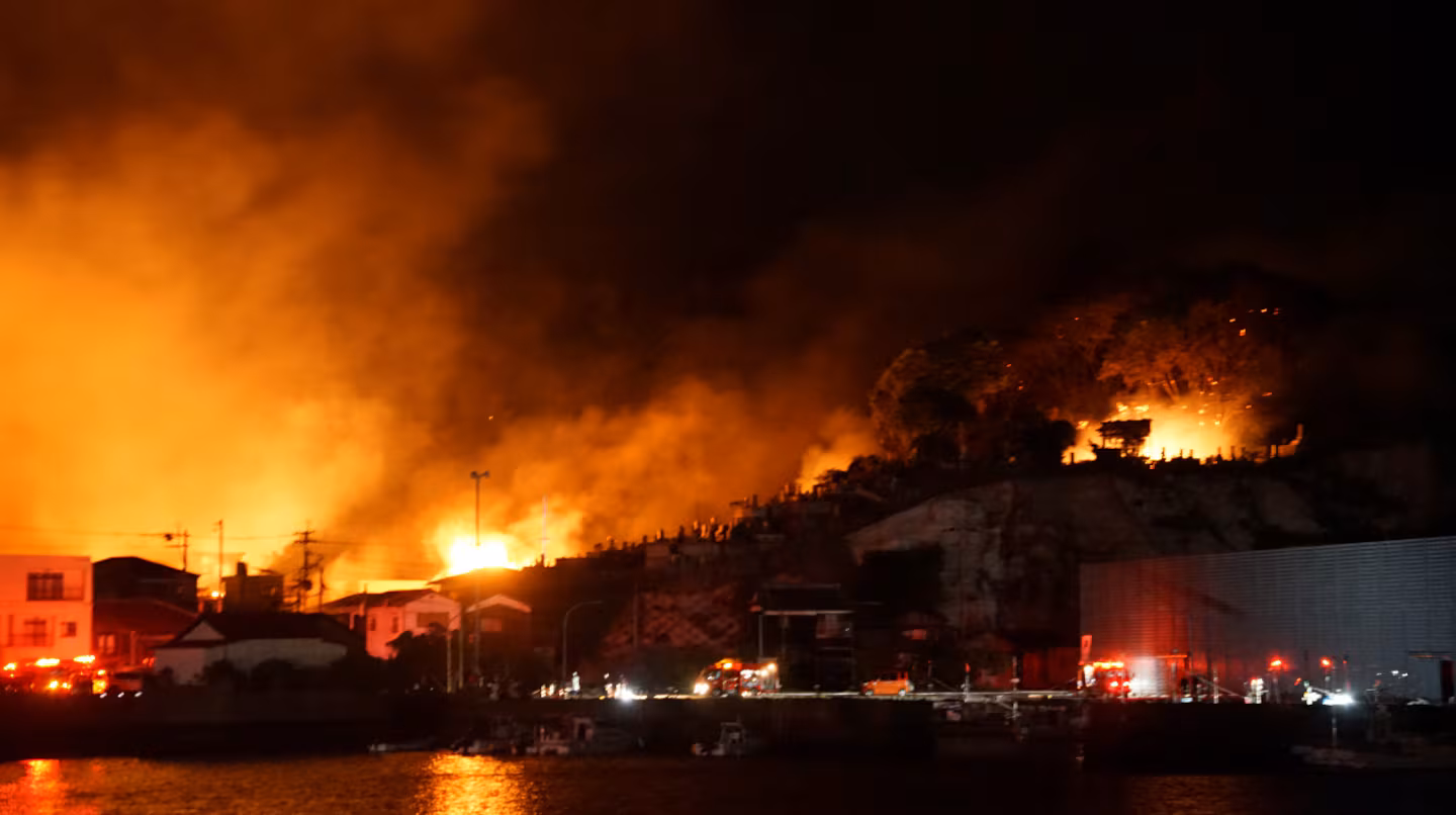 ¡Terror en Japón! Incendio devastador deja 1 muerto y 170 edificios calcinados
