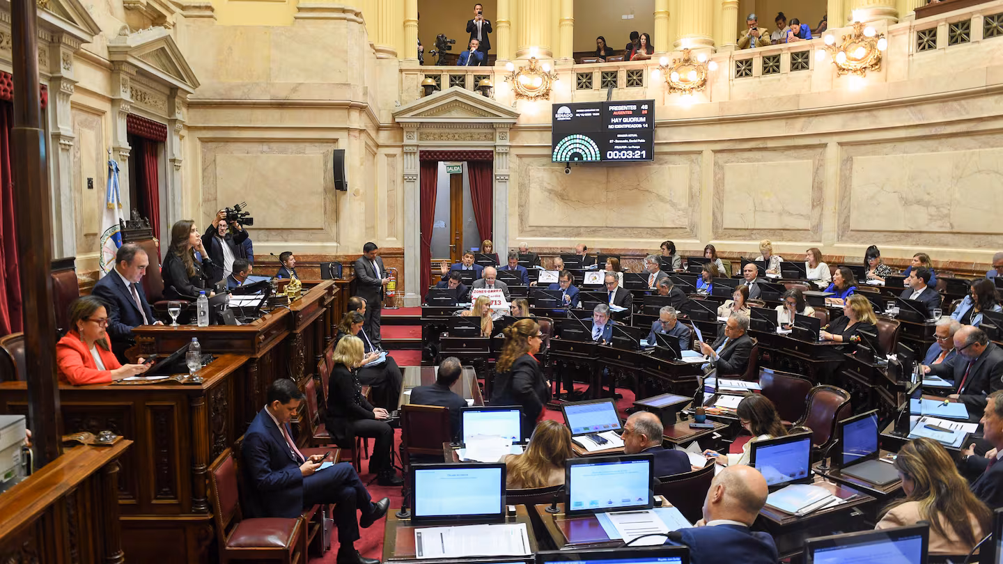 ¿Último intento desesperado: La oposición busca frenar los DNU antes del cambio en el Senado