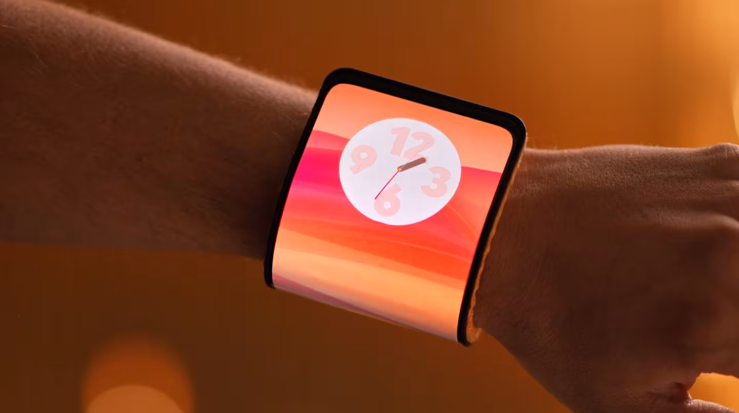 Llega el celular que se convierte en reloj: el dispositivo que se enrolla en tu muñeca