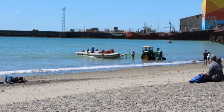 Jornada ventosa y con cielo parcialmente nublado en Comodoro