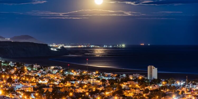Alerta amarilla por viento en Comodoro: ráfagas de hasta 106 km/h