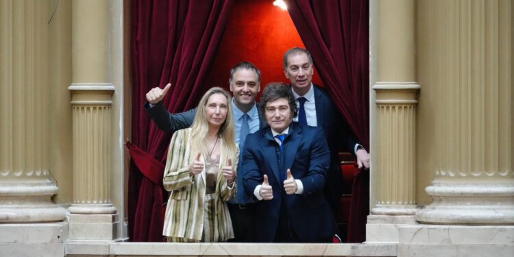 El Presidente asistió a la jura de los nuevos diputados en el Congreso de la Nación