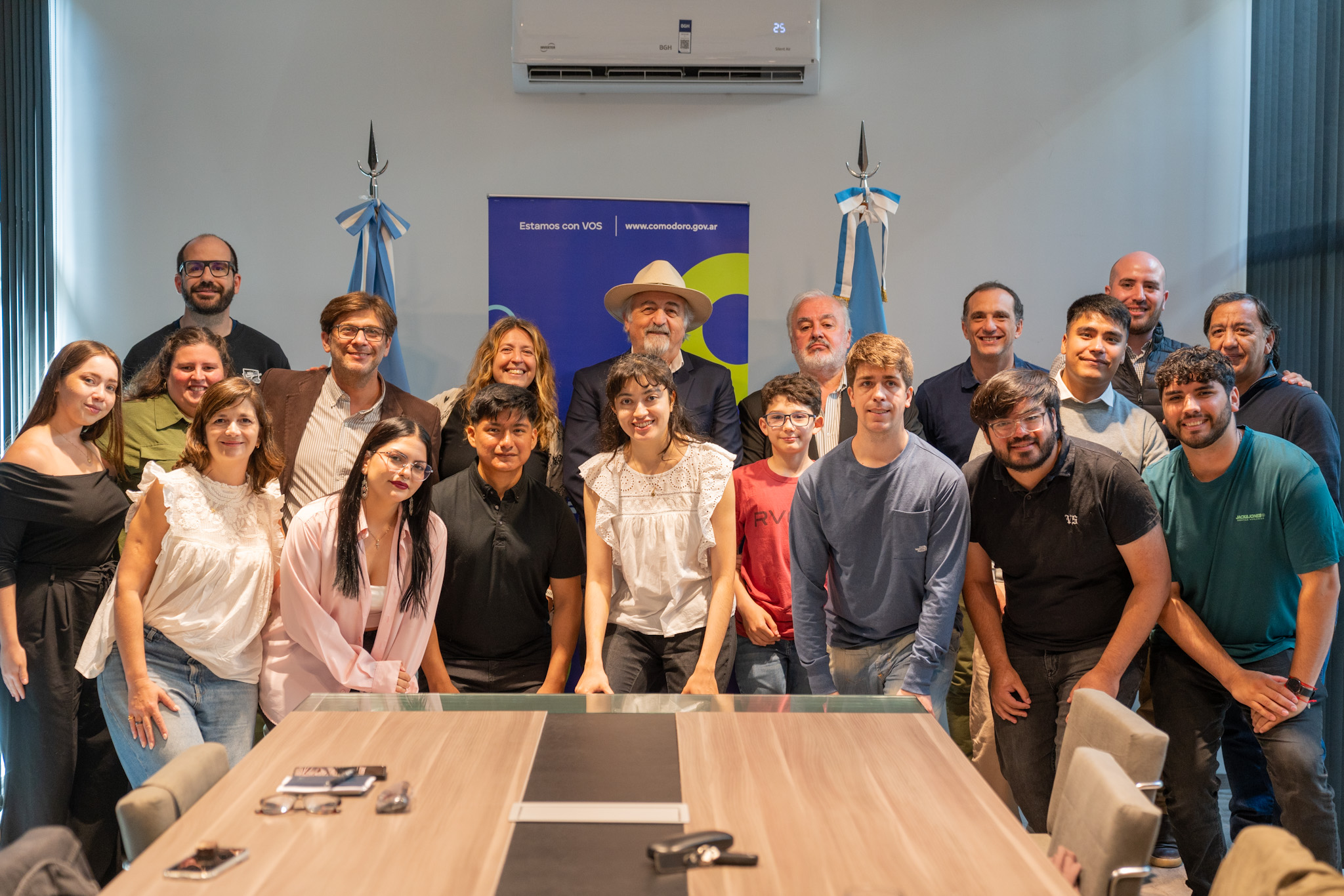 Macharashvili recibió a los ganadores comodorenses de la NASA Space Apps Challenge