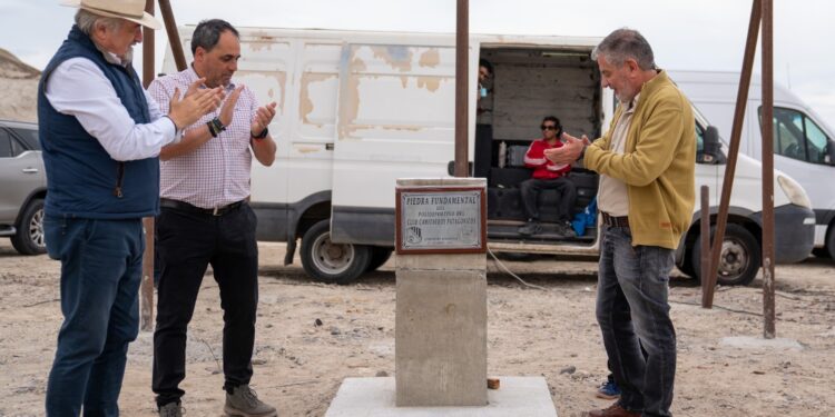 Macharashvili  acompañó el acto de colocación de la piedra fundamental del Polideportivo del Sindicato de Camioneros