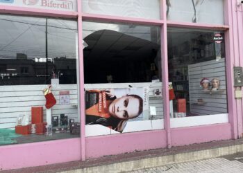 Entraron a robar a la perfumería Salvadores rompiendo el vidrio en plena madrugada