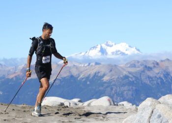 Trail extremo y bandera comodorense en El Cruce Saucony 2025