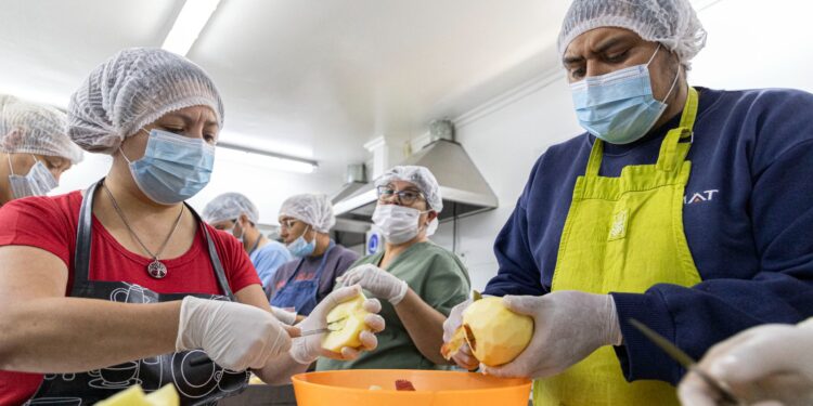 Más de 30 personas se capacitaron en producción de dulces para fomentar el autoempleo