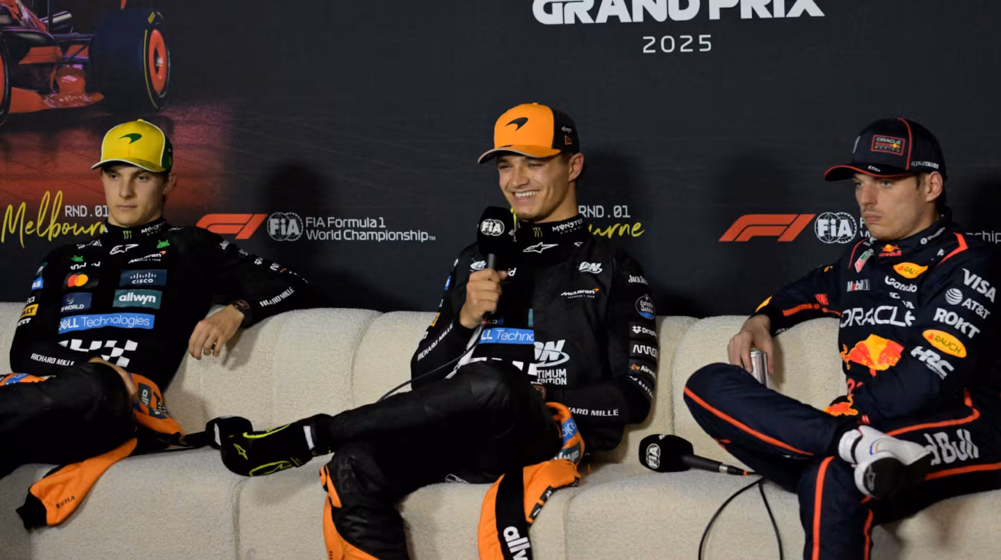 Norris, Piastri y Verstappen: el cruce de miradas, risas y tensión que marcó la previa en Abu Dhabi