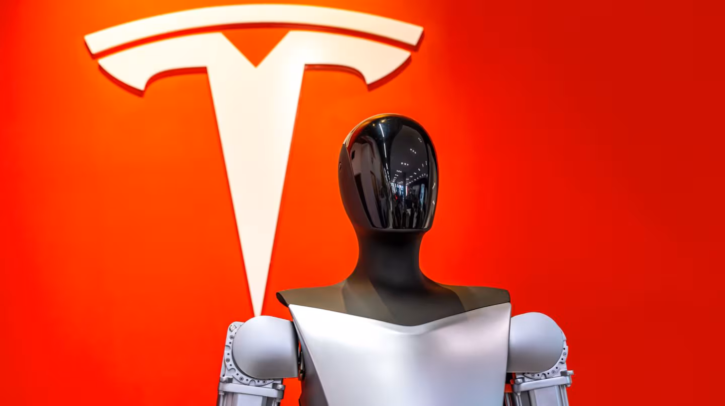 El insólito «desfallecimiento» del robot de Tesla durante su propio evento