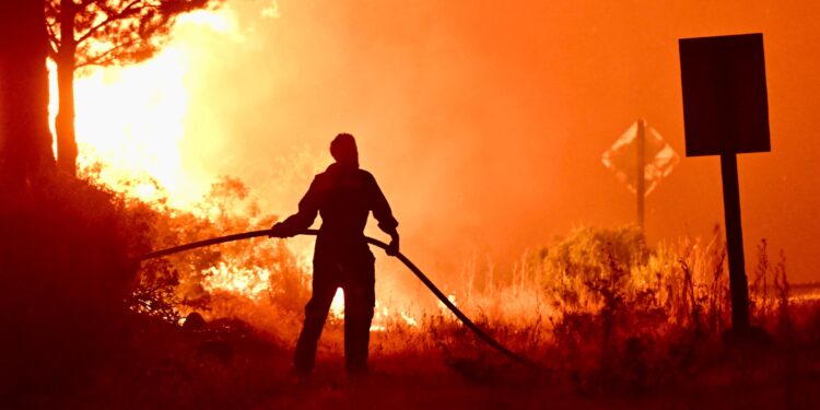 Incendios en Chubut: el fuego sigue activo en Los Alerces y esperan alivio con lluvias la próxima semana