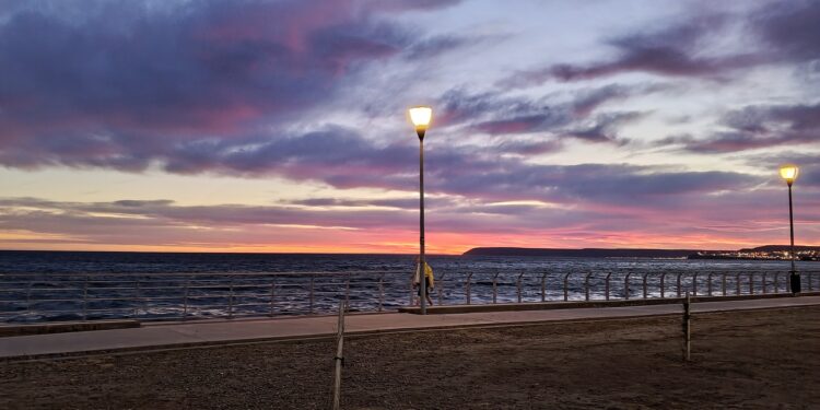Comodoro Rivadavia arranca el 2026 con viento intenso y temperaturas moderadas