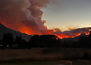  La Provincia dispuso el cierre temporal de la Ruta 71 en el Parque Nacional Los Alerces por el incendio en Lago Menéndez