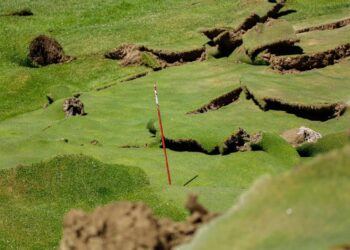 El deslizamiento del cerro Hermitte se manifiesta en el campo de Golf