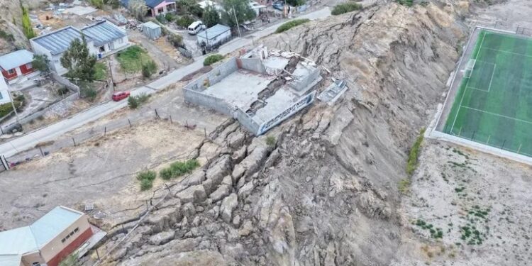 El Cerro Hermitte se mueve desde hace años y el riesgo puede extenderse