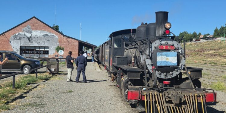La Trochita realizó la primera salida del 2026