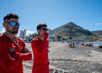 Se refuerzan las medidas de seguridad para la práctica de deportes náuticos en las playas