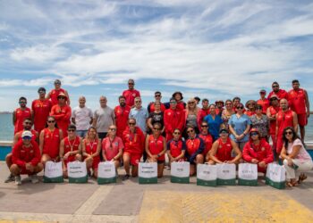 Verano seguro: El Municipio entregó protectores solares y botiquines al Servicio de Guardavidas
