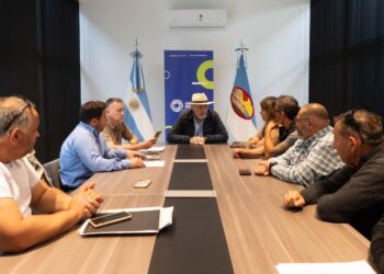 El intendente se reunió con vecinos por el desplazamiento del cerro Hermitte