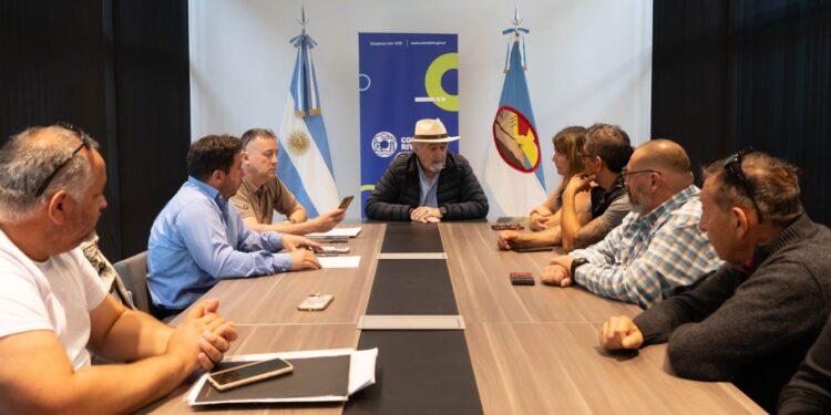 El intendente se reunió con vecinos por el desplazamiento del cerro Hermitte
