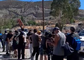 Vecinos del barrio Sismográfica retiran sus pertenencias tras el desmoronamiento