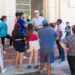 Macharashvili recorrió el albergue municipal y acompañó a las familias evacuadas por el movimiento del Cerro Hermitte