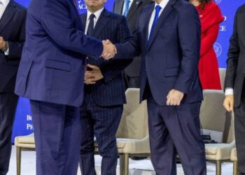 Milei sigue modelo Trump, Reidel en problemas