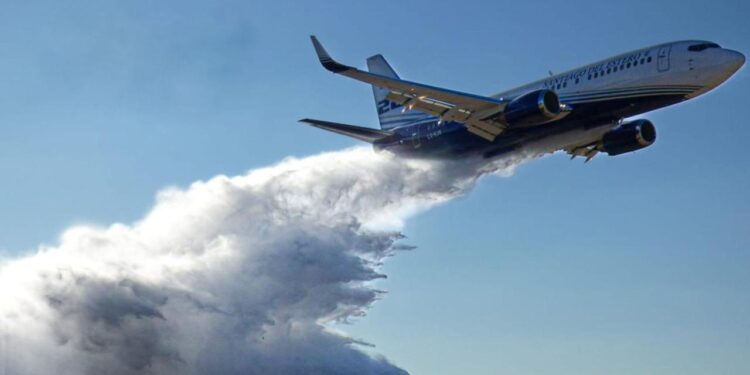 Torres recibió el avión hidrante más grande de Latinoamérica para reforzar el combate de incendios en la Cordillera