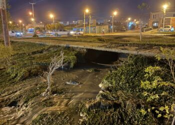 Corte de agua en 24 barrios de Comodoro Rivadavia por una avería en un sub-acueducto principal