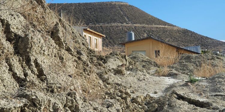 Vecinos de Paso Nuevo advierten sobre acumulación de volúmen de tierra