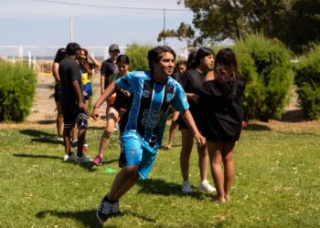 Jornadas recreativas para adolescentes en la costanera de Comodoro