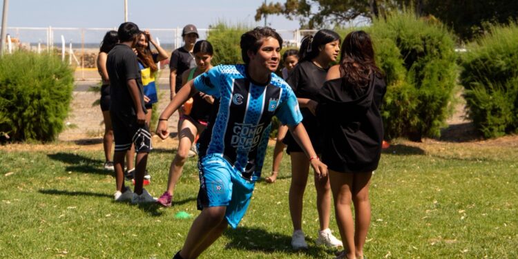Jornadas recreativas para adolescentes en la costanera de Comodoro