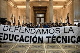 Se presentó un amparo en la justicia contra  el desfinanciamiento de la educación técnica