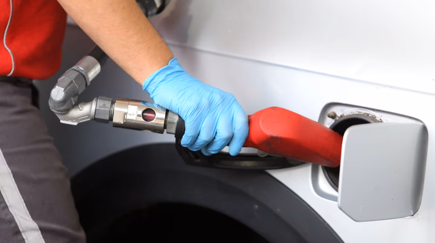 Los combustibles suben: autorizan aumento en biocombustibles y su impacto en el precio final