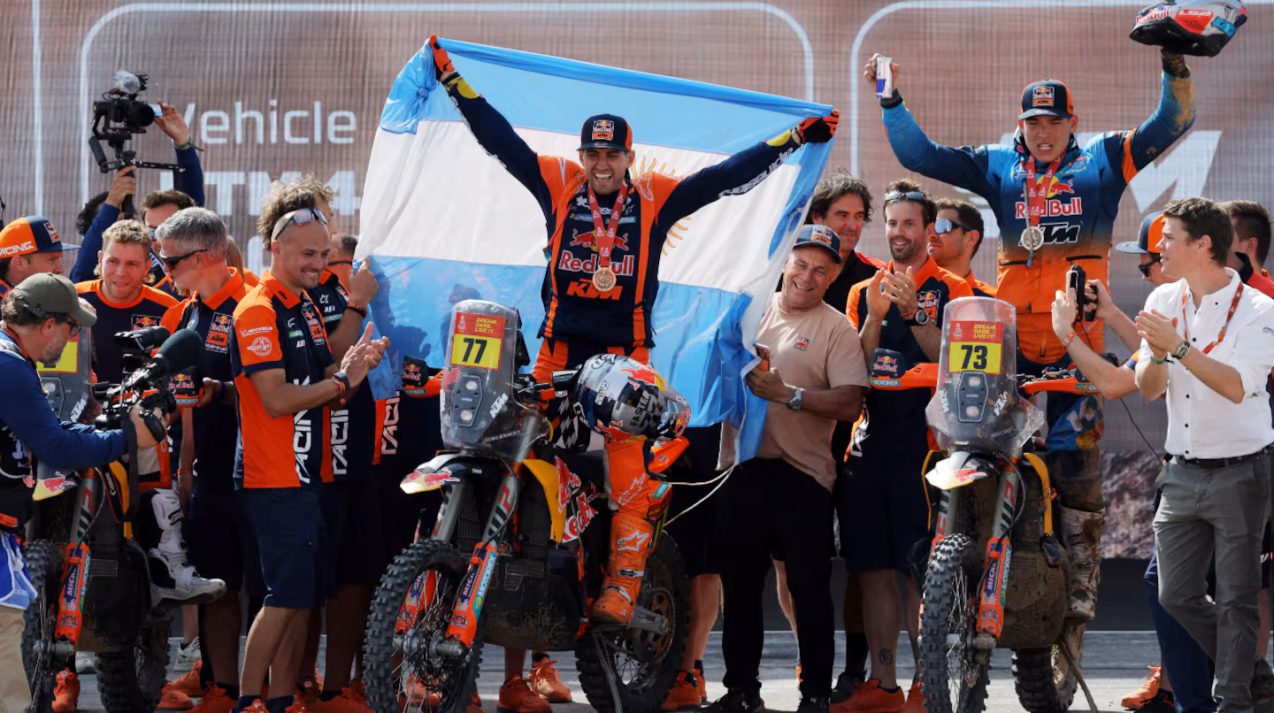 Luciano Benavides hizo historia: ganó el Dakar con una última etapa épica
