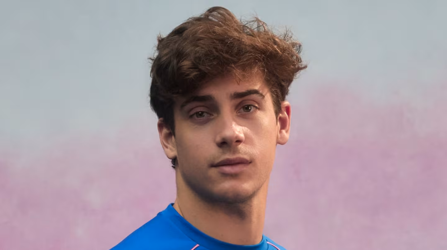 Colapinto debuta como modelo: así es el nuevo uniforme de Alpine para 2026