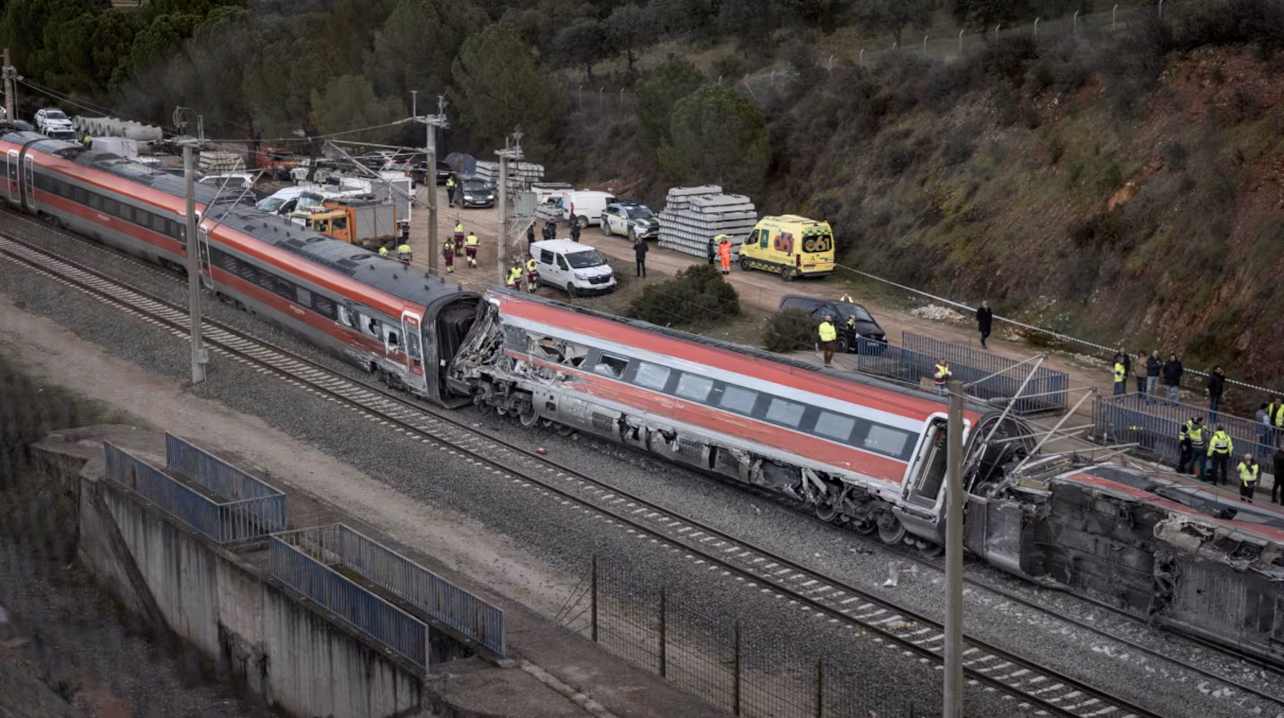 Informe preliminar: accidente de tren en España se debió a un carril roto