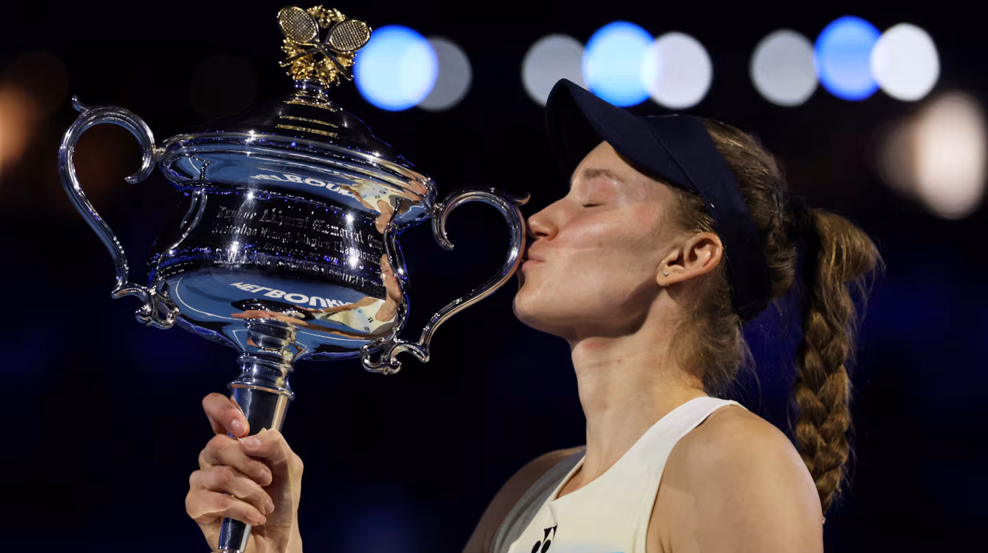 Rybakina dio el gran golpe: derrotó a Sabalenka y se coronó campeona en Australia
