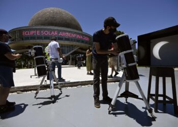 Eclipse solar anular: el “Anillo de Fuego” casi no se verá desde Argentina