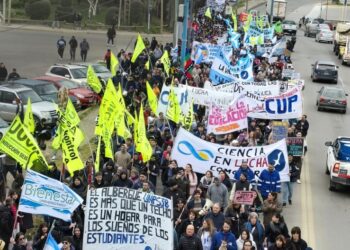 Docentes universitarios anuncian paro de 48 horas y movilización nacional