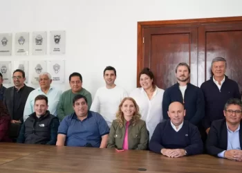 Intendentes de toda la provincia se suman a la querella impulsada por Torres por presuntas coimas vinculadas al inicio de clases
