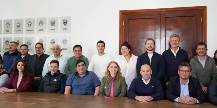 Intendentes de toda la provincia se suman a la querella impulsada por Torres por presuntas coimas vinculadas al inicio de clases