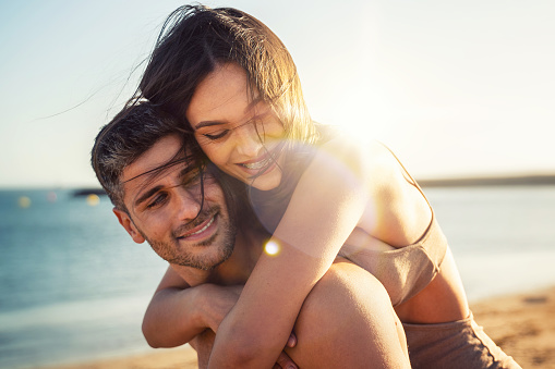 Más allá del corazón: qué pasa en el cerebro cuando nos enamoramos